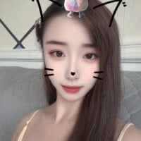 Adult webcam host 202509yoyo at Stripchat