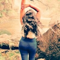 Adult webcam host _Cute_ariana_ at Stripchat