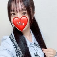 Adult webcam host _Mia_land_ at Stripchat