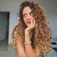 Adult webcam host alana15 at Stripchat