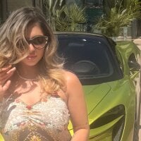 Adult webcam host Alirawrz at Stripchat