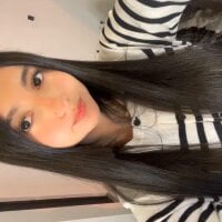 Adult webcam host aly_golden_ at Stripchat