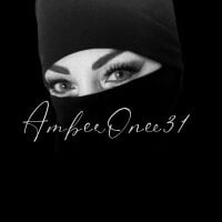 Adult webcam host Amberonee31 at Stripchat