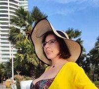 Adult webcam host B_Bonya_m at Stripchat