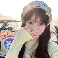 Adult webcam host Bella-999 at Stripchat