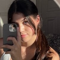 Adult webcam host ClaireBree at Stripchat