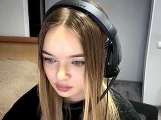 Adult webcam host diyalarsen at   Camsoda