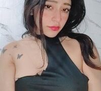 Adult webcam host ElaRuil69 at Stripchat