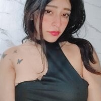 Adult webcam host ElaRuil69 at Stripchat