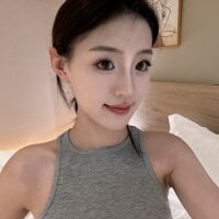 Adult webcam host H-2005 at Stripchat