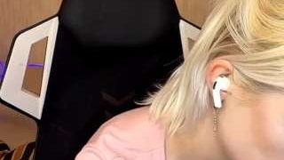 Adult webcam host hedwigwintjen at   Camsoda