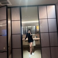 Adult webcam host Lulu125216 at Stripchat