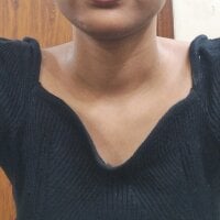 Adult webcam host Sandhya_77 at Stripchat