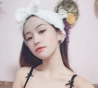 Adult webcam host zhenzhen666 at Stripchat