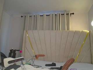 Live nude cam model 1sexy-love on Camsoda