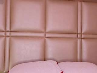 Live nude cam model bella-jagger on Camsoda