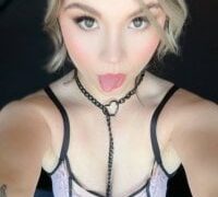 Live nude cam model Cutiepiespanks on Stripchat