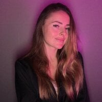 Live nude cam model EmaSalis on Stripchat