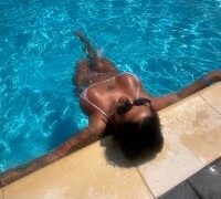 Live nude cam model Evamendez02 on Stripchat