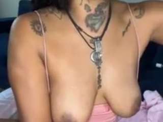 Live nude cam model iambaldheadbrittany on Camsoda