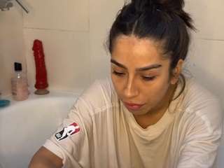 Live nude cam model juliamendes on Camsoda