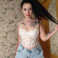 Live nude cam model Lola_Hale on Stripchat