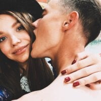 Live nude cam model VIKITOMMY on Stripchat