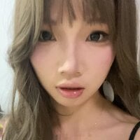 Live nude cam model Yiyi-707 on Stripchat