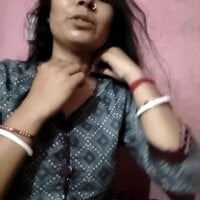 Adult webcam host Miss_Aayushi at Stripchat