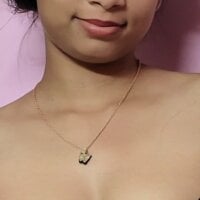 Adult webcam host Riya_35_sexy at Stripchat