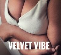 Adult webcam host Velvet__vibe at Stripchat