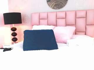 Live nude cam model ashley-bruce on Camsoda