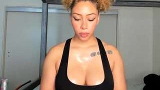 Live nude cam model ccsummerz on Camsoda