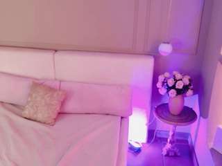 Live nude cam model kylie-ross on Camsoda