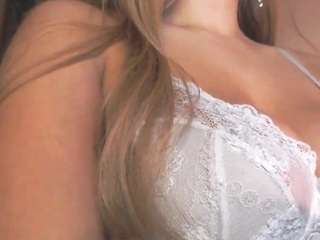 Live nude cam model milkybunny on Camsoda