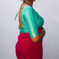 Live nude cam model Queen_Doll on Stripchat