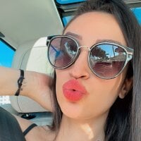 Adult webcam host BelleLouiseVp at Stripchat