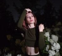 Adult webcam host caressyourself at Stripchat