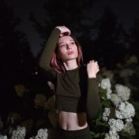 Adult webcam host caressyourself at Stripchat