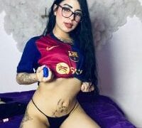 Adult webcam host Dannii- at Stripchat