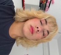 Adult webcam host Enyeld_ruru at Stripchat