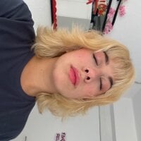 Adult webcam host Enyeld_ruru at Stripchat