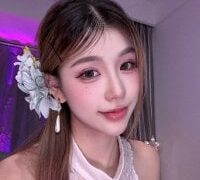 Adult webcam host Kiki–2025 at Stripchat