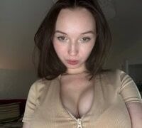 Live nude cam model CassieMauzy on Stripchat