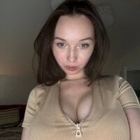 Live nude cam model CassieMauzy on Stripchat