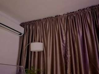 Live nude cam model hannabyron on Camsoda