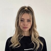 Live nude cam model HopeHeaven on Stripchat