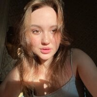 Live nude cam model JuliaHotter on Stripchat