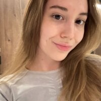 Adult webcam host oypo at Stripchat