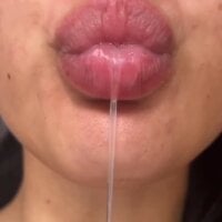 Live nude cam model Inaa-Love on Stripchat